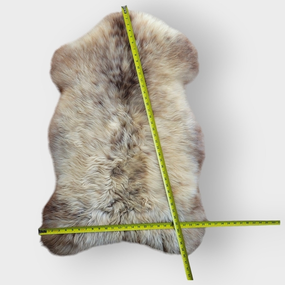Small Natural Sheepskin fur throw Rug - Picture 5 of 5